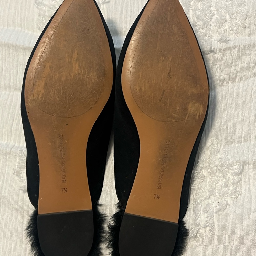 Women’s Size 7.5 Black Banana Republic Slides/Flats View 3